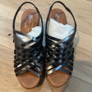 Eric Michael Dune Black Pewter Sandals New in Box Sz 39